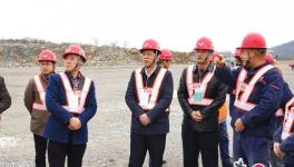 常德領(lǐng)導在冀東水泥等企業(yè)檢查 被門衛(wèi)“繳械” 