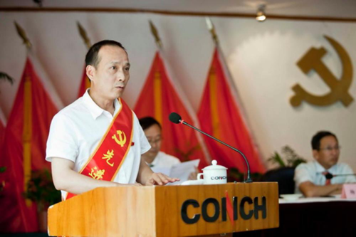 擔(dān)任黨支部書記期間，洪文生結(jié)合部門特點，提出“鐵路抓安全，黨員走在前”口號，讓黨員身邊無違紀(jì)，黨員保班組等具體活動得到落實。為落實工廠、部門制定的“兩學(xué)一做”等黨建計劃任務(wù)，洪文生在定期組織召開支部大會的基礎(chǔ)上，以各運行班為單位，利用班中作業(yè)間隙時間組織班中黨員進行小組學(xué)習(xí)交流、義務(wù)勞動等黨員活動，保證了全體黨員的學(xué)習(xí)實效。