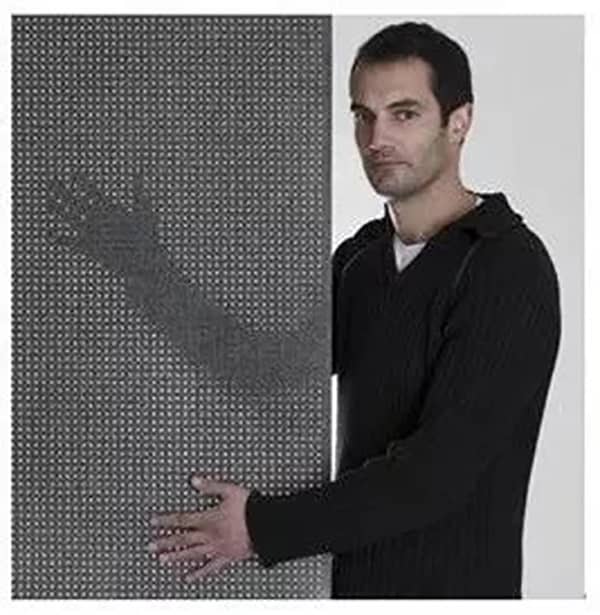 匈牙利建筑師阿倫?洛孔濟(jì)發(fā)明的透光水泥 