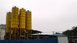 非法攪拌站“攪拌”學(xué)校、醫(yī)院和政府的扶貧安置項目