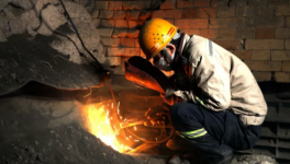 富平生態(tài)水泥人：不畏嚴寒 檢修不打烊