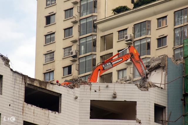 能吃混凝土機(jī)器人,還能吐出新材料,用來建新房子!
