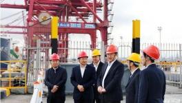 高登榜調(diào)研指導浙江海螺企業(yè) 給一線員工送書