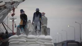 厲害！400個罐式集裝箱跨區(qū)運輸水泥！