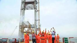 世界震驚！266萬噸水泥倒入大海，要干嘛？