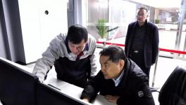 縣長(zhǎng)帶隊(duì)夜查環(huán)保，察看中聯(lián)水泥廠區(qū)監(jiān)控！