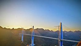 世界最高混凝土高塔橋本月底將通車?。ńM圖）