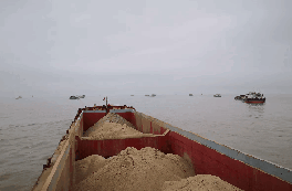 千艘萬(wàn)噸船瘋狂入海，上千萬(wàn)噸海砂流入內(nèi)陸！