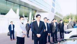 中建材董事長(zhǎng)周育先與北汽集團(tuán)董事長(zhǎng)姜德義洽談合作事宜！