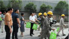 縣長(zhǎng)湯明赴花林水泥送職工“清涼禮包”！